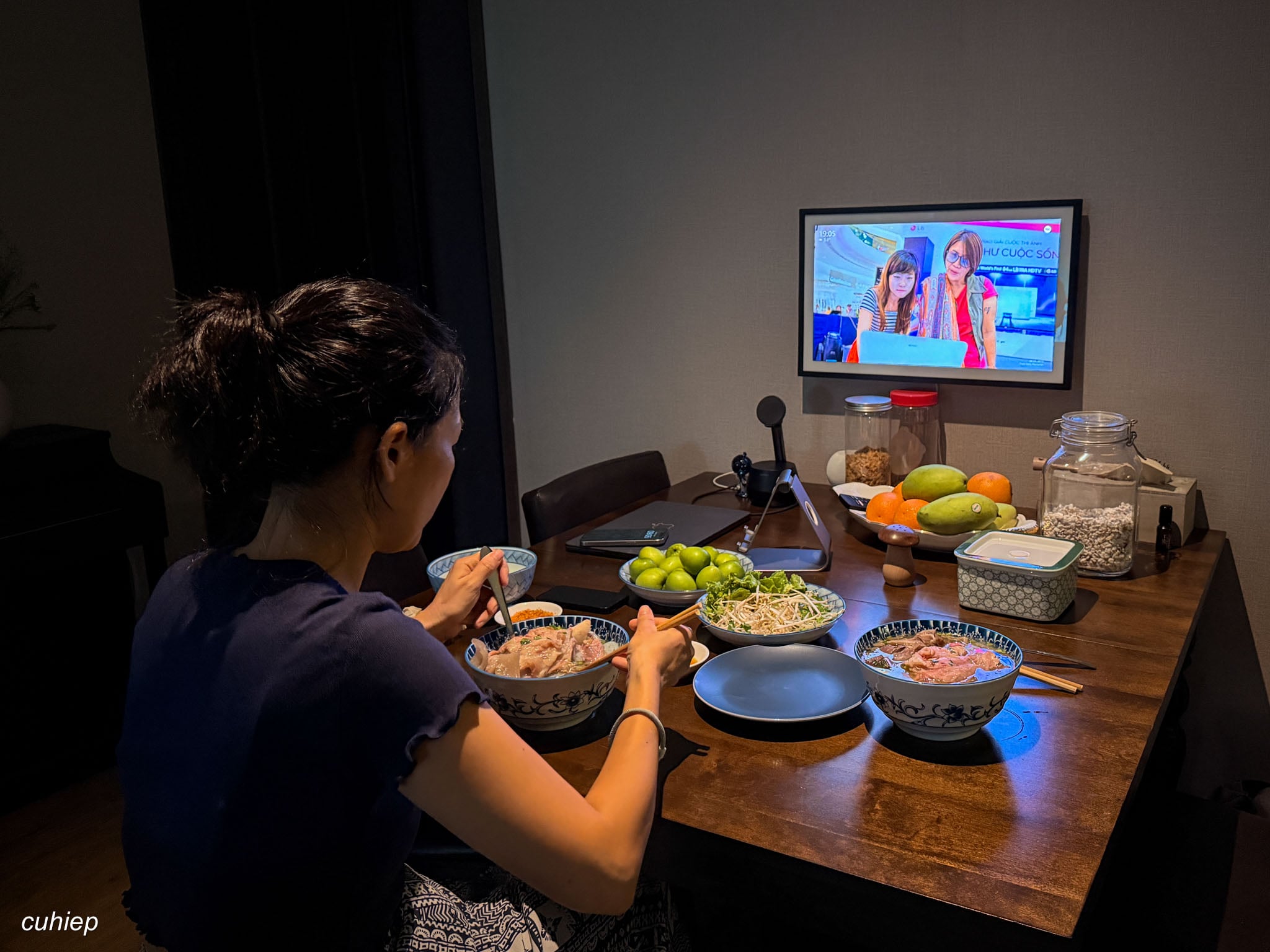 Amazon Echo Show 21 보유: 프레임, TV 및 대형 화면 AI