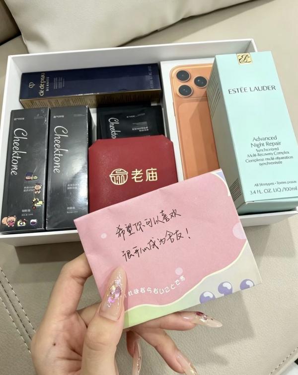 만약 이 아가씨가 여러분의 학부 기숙사에 온다면, 그녀의 말을 듣겠습니까?